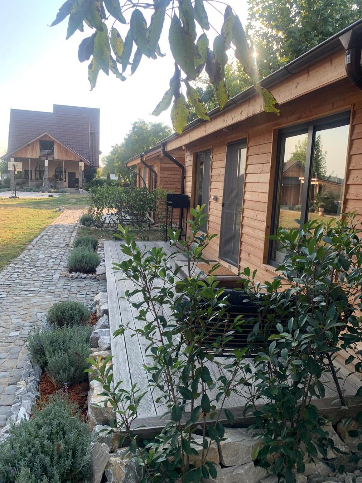 Casa Gorjeana Complex Agroturistic Hotel Pestisani Exterior photo